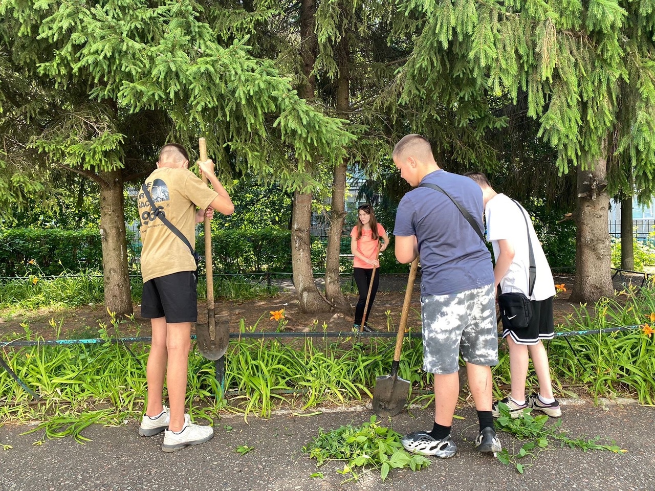 В Ялгинской школе продолжает работу летний лагерь труда и отдыха «Летняя  агрошкола» | 10.07.2024 | Саранск - БезФормата